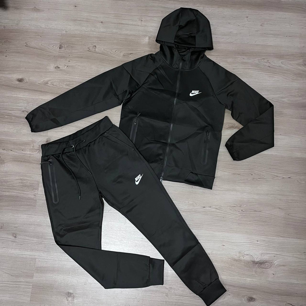 Conjunto Tech